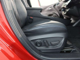 パワーシート搭載。微妙な調整が手軽にでき、ピッタリなポジションで運転することが可能です。