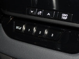 運転席には体格に合わせて最適なドライビングポジションをメモリーする機能があります。