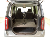 リアシートを倒すと、ラゲッジスペースを広くお使いいただけます!