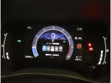 とっても見やすいメーターです。夜間時はラグジュアリーな気分にさせてくれる照明が魅力ですので、夜のドライブも楽しみになりますよ♪