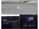 見やすいヘッドアップディスプレイで安全運転をサポート。スピード表示も直感的に確認できます。