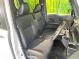 運転席シート廻りは使用感も少なく、良好な状態となっています。前オーナー様が丁寧に使っていたことがよくわかりますね。