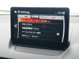 こちらのお車には先進安全装備が多数搭載されています。衝突被害を回避あるいは軽減するためのブレーキや、後方死角からの接近警報、車線逸脱を防止する警報装置など、詳しくはスタッフまでお尋ねください。