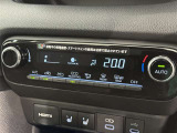 オートエアコン付きなので一度、気温を設定すれば自動的に過ごし易い温度に調整してくれますよ。 車内をいつでも快適空間にしてくれます。