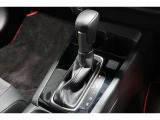 扱いやすい位置に配置されたフロアオートマチックです☆CVTを採用で滑らかでスムーズな走りが楽しめますよ♪