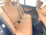 ●後部座席も気になるようなキズ・汚れやへたり等、大きなダメージはなく、良好な状態です。