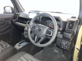 見通しのよいすっきりとした視界で、誰でも運転しやすいです。運転のしやすさは疲れにくさにも繋がりますよ♪