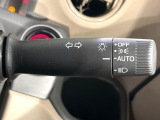 【オートライト】周りの明るさに応じて自動でヘッドライトの点灯・消灯ができる機能です!ライトの付け忘れ・消し忘れなどが無くなり、雨の日や夕方の走行も安心!トンネル通過時も便利ですね♪