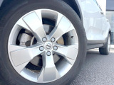 ●純正18インチアルミホイール:輸入車ならではの卓越した走りを支えるホイールと足回りです!日本車の走りに慣れている方にもぜひ体感して頂きたいほど、高いレベルでまとまっています!