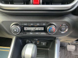 オートエアコンなので、お好みの温度に設定するだけで車内を快適空間にしてくれます。