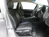 ゆったり大きくサポートも深いフロントシートです。室内はクリーニング済みです。