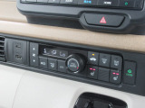 フルオートエアコン/運転席助手席シートヒーター