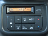 オートエアコンなので、スイッチひとつでオールシーズン快適に過ごすことができます。