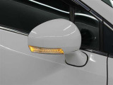 サイドターンランプ付きドアミラー。車両のドレスアップと右左折時の被視認性を兼ね備えたお洒落なミラーです。