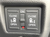 【両側パワースライドドア】スマートキーや運転席のスイッチで後席両側スライドドアの開閉が可能♪電動だから力を入れてドアを開ける必要が無く、小さなお子様でも簡単に開け閉めでき快適です♪