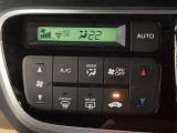 オートエアコンで、毎日のドライブを快適に。温度、風量を自動で調整し、理想的な車内環境を提供します。