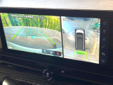 【アラウンドビューモニター】専用のカメラにより、上から見下ろしたような視点で360度クルマの周囲を確認することができます☆縦列駐車や幅寄せ時に活躍してくれます♪