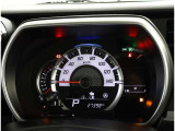 昼間でも視認しやすいメーターパネル。