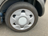 ホイールはスチールホイールでデザインカバー装着です!