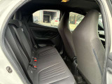 【後席】後部座席も丁寧に使用されており、目立つダメージはありません。清潔感のある良好な状態です。