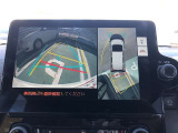 全周囲の画像が表示されます。 運転席から見づらい個所なども、上空から見たような映像で確認できます。  映像の切替もでき、後方確認だけでなく大変便利な機能です。