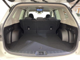 【トランク】積み込みやすくて、たっぷり積める荷室です。シートアレンジできるものは、乗車人数と荷物の量や大きさによってシートを動かすことができるので、より快適なドライブが可能です!