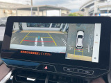 【パノラミックビューモニター】専用のカメラにより、上から見下ろしたような視点で360度クルマの周囲を確認することができます☆死角部分も確認しやすく、狭い場所での切り返しや駐車もスムーズに行えます。