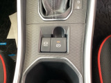 パーキングブレーキはスマートな電子制御式と合わせて渋滞時等にブレーキペダルから足を離しても停車状態を保持してくれるオートブレーキホールド機能で運転が楽になります。スタートはアクセルペダルを踏むだけ