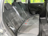 後部座席も気になるようなキズ・汚れやへたり等、大きなダメージはなく、良好な状態です。