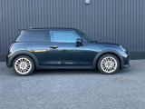 MINI正規ディーラーならではの品質の高い認定中古車を常時20台以上展示しております。