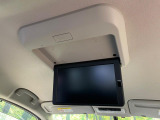 【フリップダウンモニター】大画面モニターで後席でもエンタメをお楽しみいただけます。小さなお子様にも大人気の装備です♪