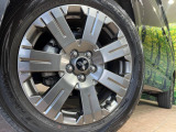 【純正18インチアルミホイール】外観にマッチした純正アルミホイールを装着しております。各種社外アルミホイールや、スタッドレスタイヤも取扱いしております。是非ご相談ください♪