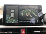 全周囲の画像が表示されます。 運転席から見づらい個所なども、上空から見たような映像で確認できます。  映像の切替もでき、後方確認だけでなく大変便利な機能です。