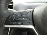 ステアリングスイッチは視点移動するこなくナビゲーションの音量やチャンネルなどの変更が可能です。さらに専用ディスプレイの操作もこのボタンでしていただくことが出来ます!!