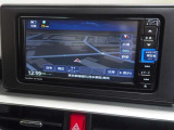 純正ナビを装備。タッチパネル式で使いやすく、お出かけもラクラクです。