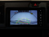 バックガイドモニターで、後方を確認しながら安心して駐車することができます。運転初心者も熟練者も必須の機能ですよ!
