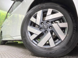 【純正16インチアルミホイール】外観にマッチした純正アルミホイールを装着しております。各種社外アルミホイールや、スタッドレスタイヤも取扱いしております。是非ご相談ください♪