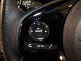 【ステアリングリモコン】ステアリングにオーディオ調節可能なスイッチが装備されていますので運転中でも視線をそらさずにオーディオの調節が可能です!