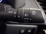 【オートライト】車外の明るさに応じて、自動的にライトの点灯・消灯をしてくれます。