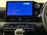 【ディスプレイオーディオ(コネクティッドナビ対応)Plus】T-Connect契約でより便利にご利用いただけるセンター通信型ナビゲーションです。便利な機能が色々ございます。スタッフにご確認ください。