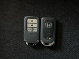 【スマートキー】持っているだけでエンジン始動や、ドアロックの開閉まで出来ちゃう賢く便利なスマートキーを装備!イモビライザーでセキュリティー対策もOK!