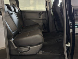 後部座席も当然、綺麗・清潔に仕上げております。内装の綺麗なお車は気持ちが良いですし、コンディションのいい車が多いです。前のユーザーが丁寧に使っていた証拠です。