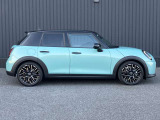 MINI正規ディーラーならではの品質の高い認定中古車を常時20台以上展示しております。