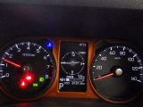 とっても見やすいメーターです。夜間時はラグジュアリーな気分にさせてくれる照明が魅力ですので、夜のドライブも楽しみになりますよ♪