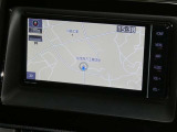 【7インチ純正ナビ】純正ナビを装備。タッチパネル式で使いやすく、詳細地図により目的地をピンポイントで設定できます。初めての道でも迷いにくく、ロングドライブも快適ですよ♪