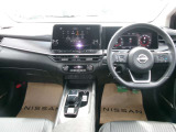 操作しやすい運転席廻り!操作パネルも使いやすい!!ドライブが楽しくなります!