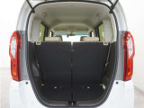 コンパクトなボディでもたっぷり詰めます。更にシートスライド機構や、チップアップ・ダイブダウン機構で、普段のお買い物や通勤から、レジャーまで多彩な使い勝手で日々快適に使用していただけるお車です。