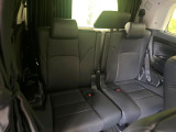 3列目シートはもちろん状態良好☆大人でもゆったりと座って頂けますので、大人数でのお出かけもラクラクです♪ご家族で、気の知れた仲間で、ドライブに行くのが楽しみですね♪