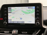純正ナビを装備。タッチパネル式で使いやすく、お出かけもラクラクです。