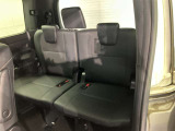 広々とした後部座席です♪